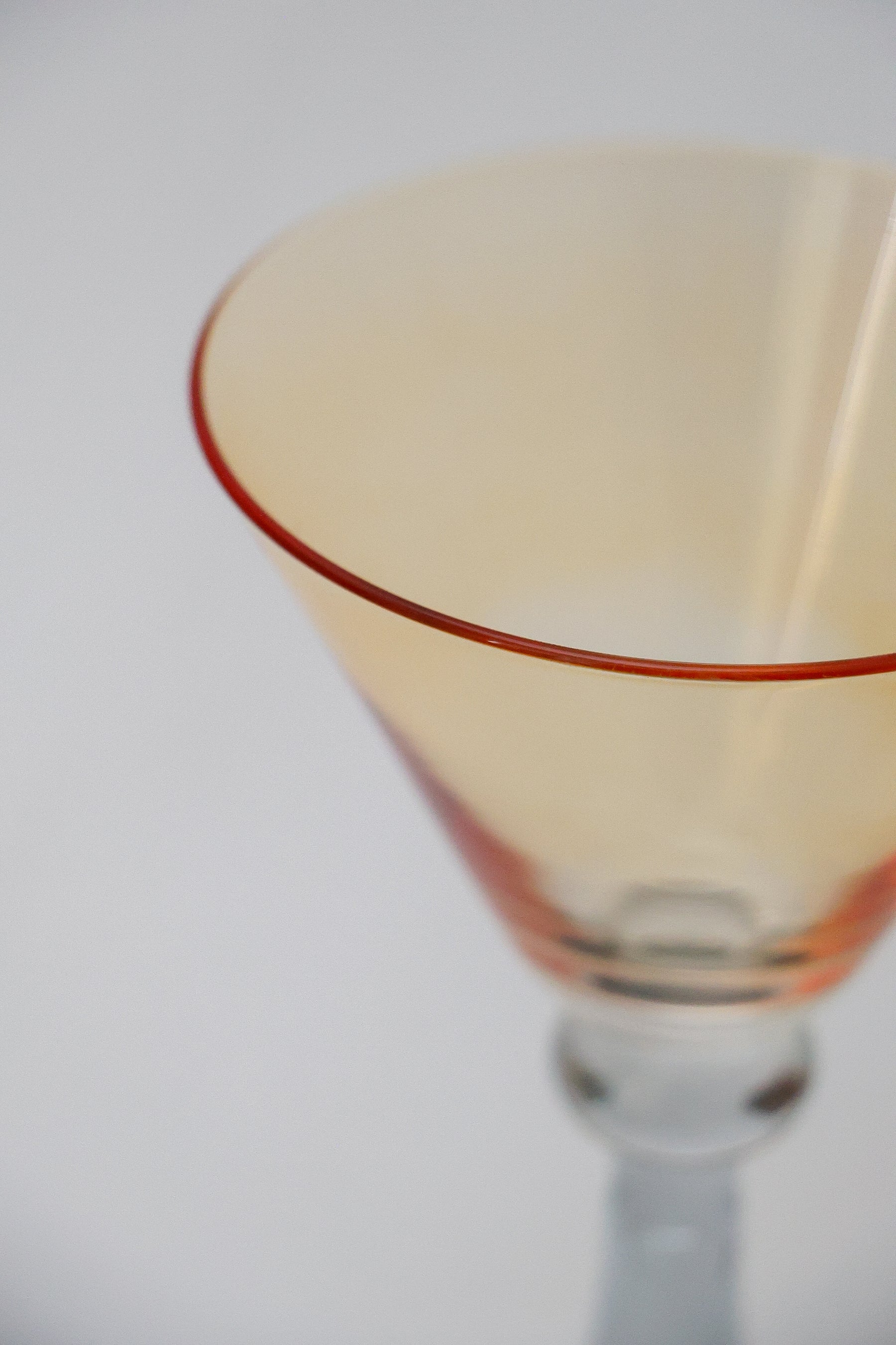 Taça de Vidro Coupe Suiça 150ml - Ambar e Cinza