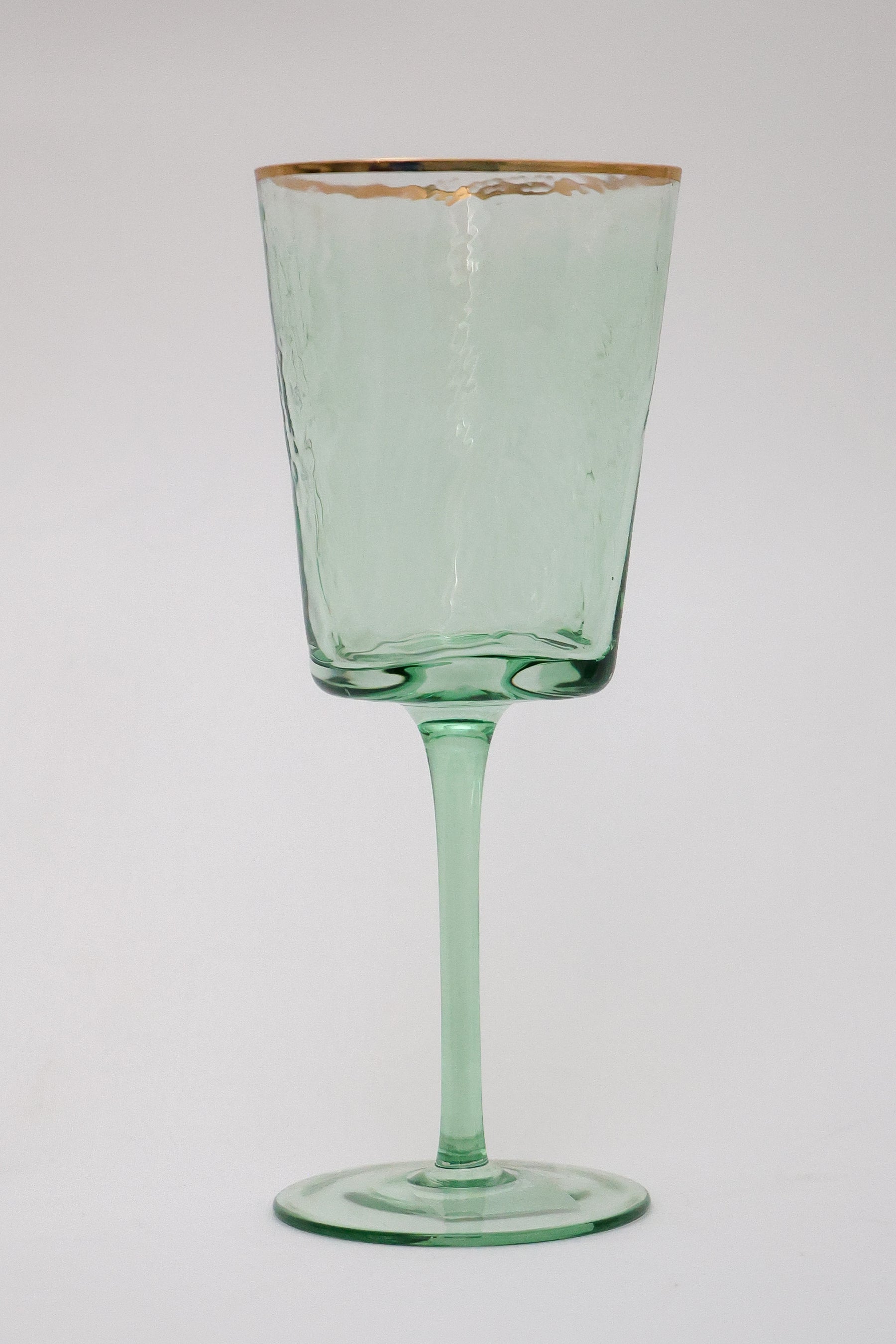 Taça de Vidro P/ Vinho Amazônia Ouro 330ml