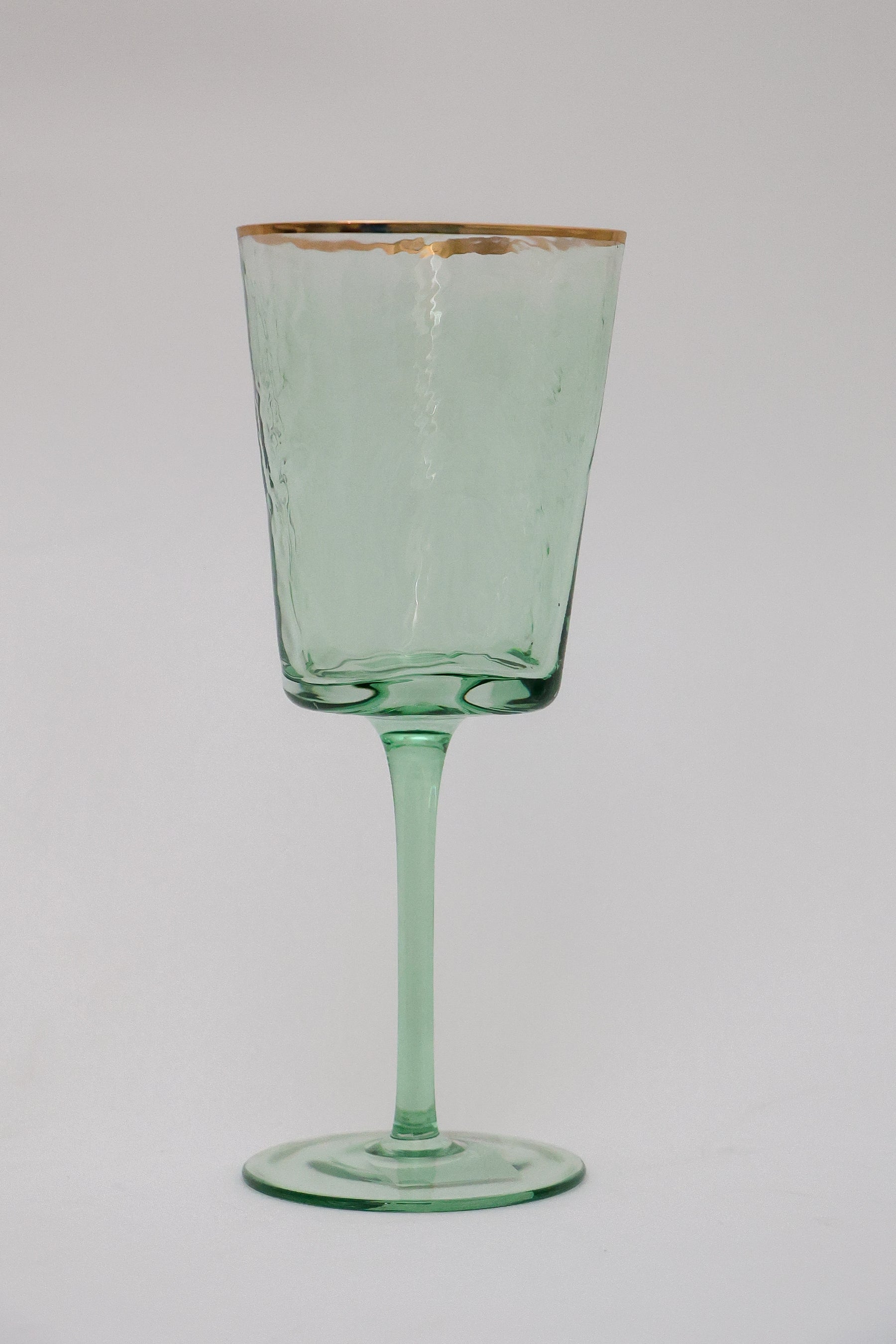 Taça de Vidro P/ Vinho Amazônia Ouro 330ml