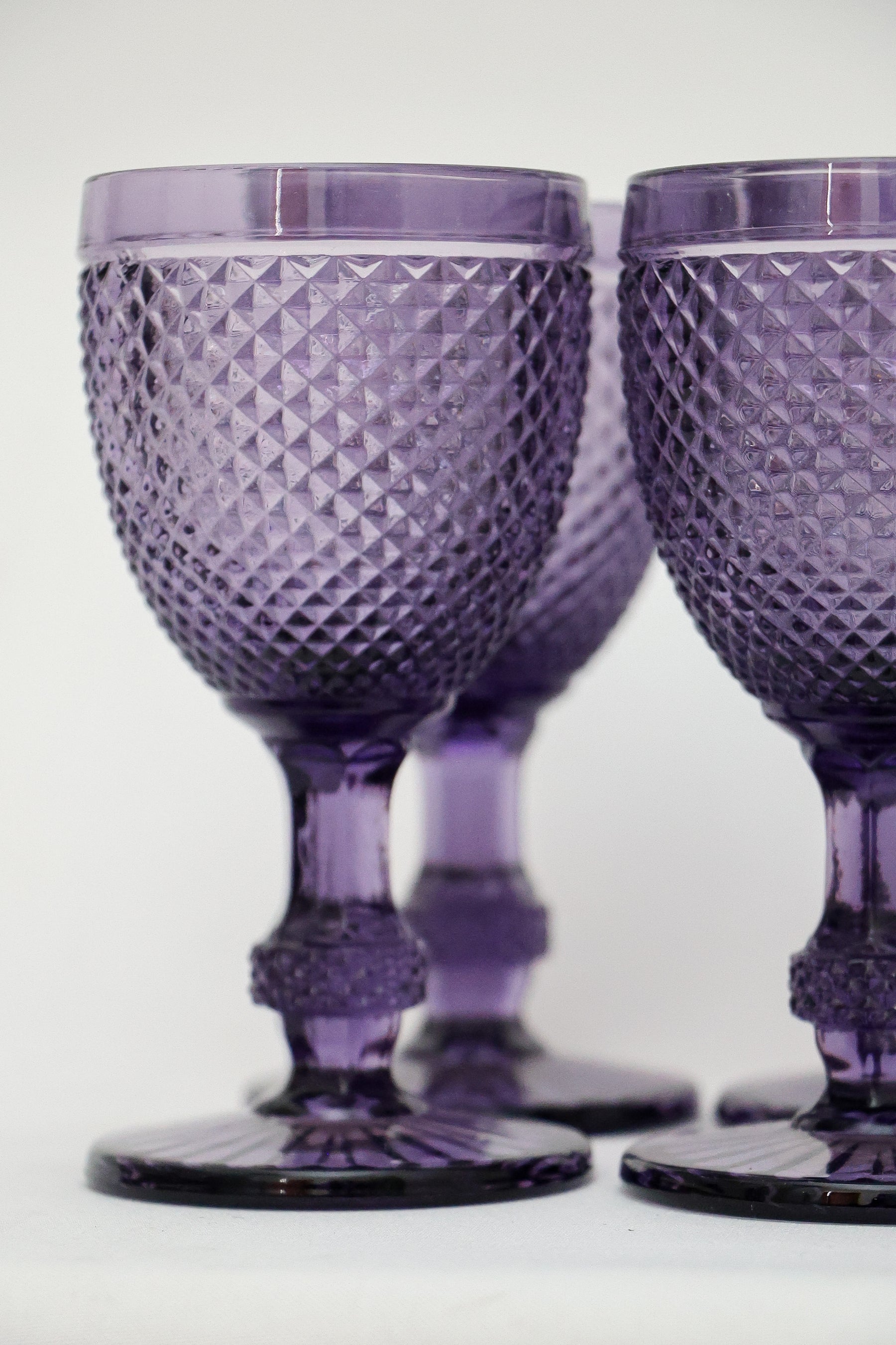 Taça de Vidro Bico de Jaca Roxa