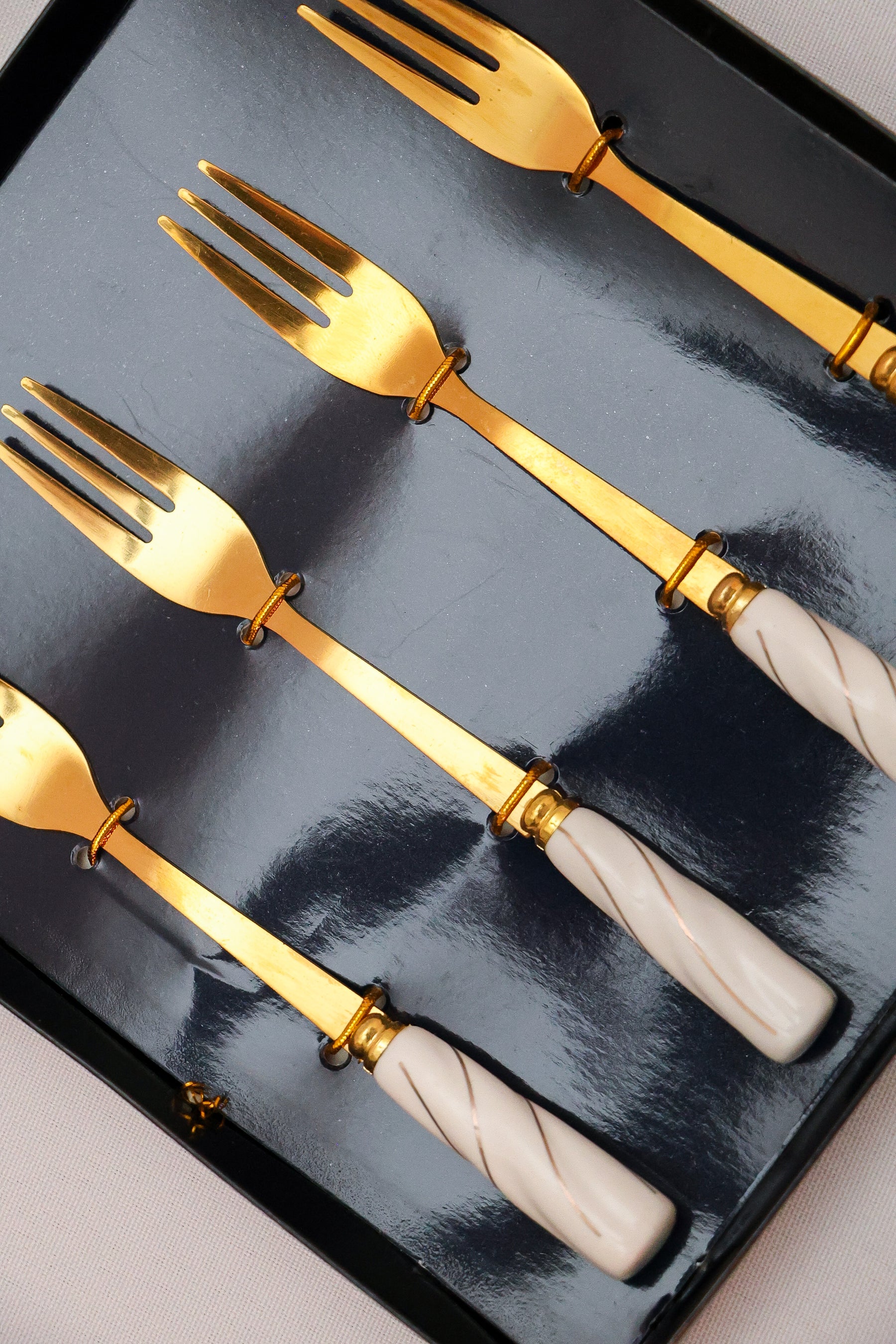 Garfos para Aperitivo Aço Inox Dourado com cabo Cerâmica Branca Wolff