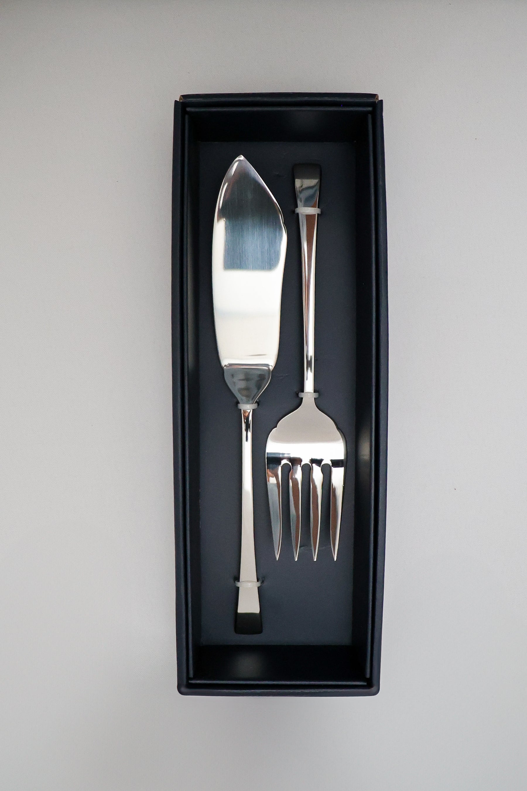 Faca e Garfo Aço Inox Berna para servir peixe Wolff