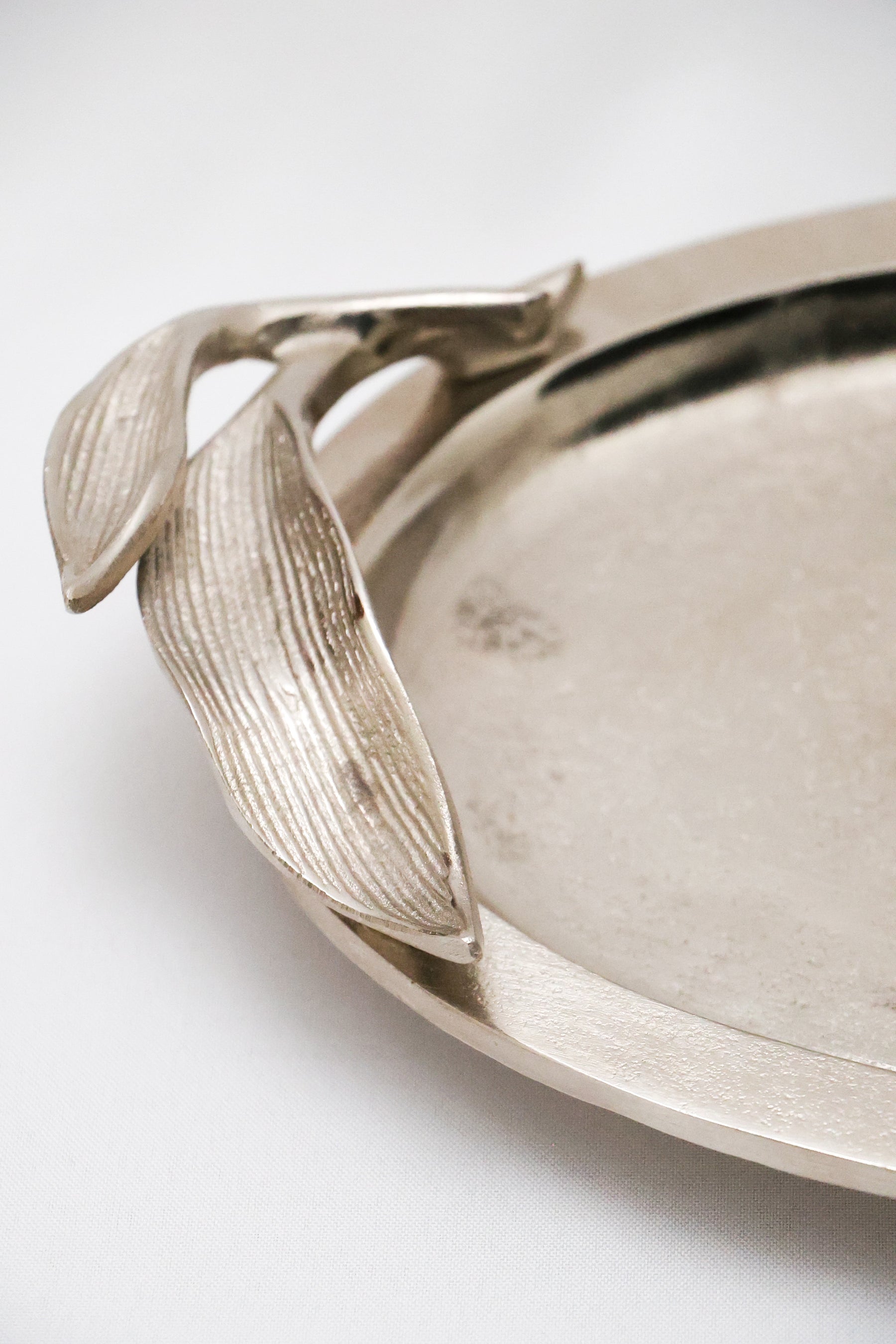 Bandeja em Metal Prata Folhas