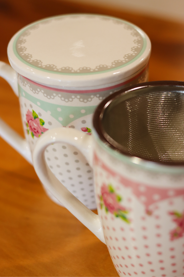 Caneca De Porcelana C/ Tampa E Filtro P/ Chá Lyor