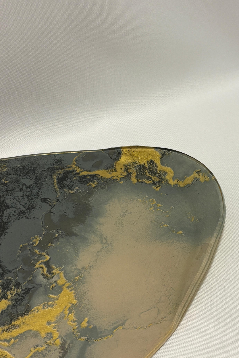 Bandeja Pedra Orgânica G com Alça Bege/Cinza Escuro e Dourado
