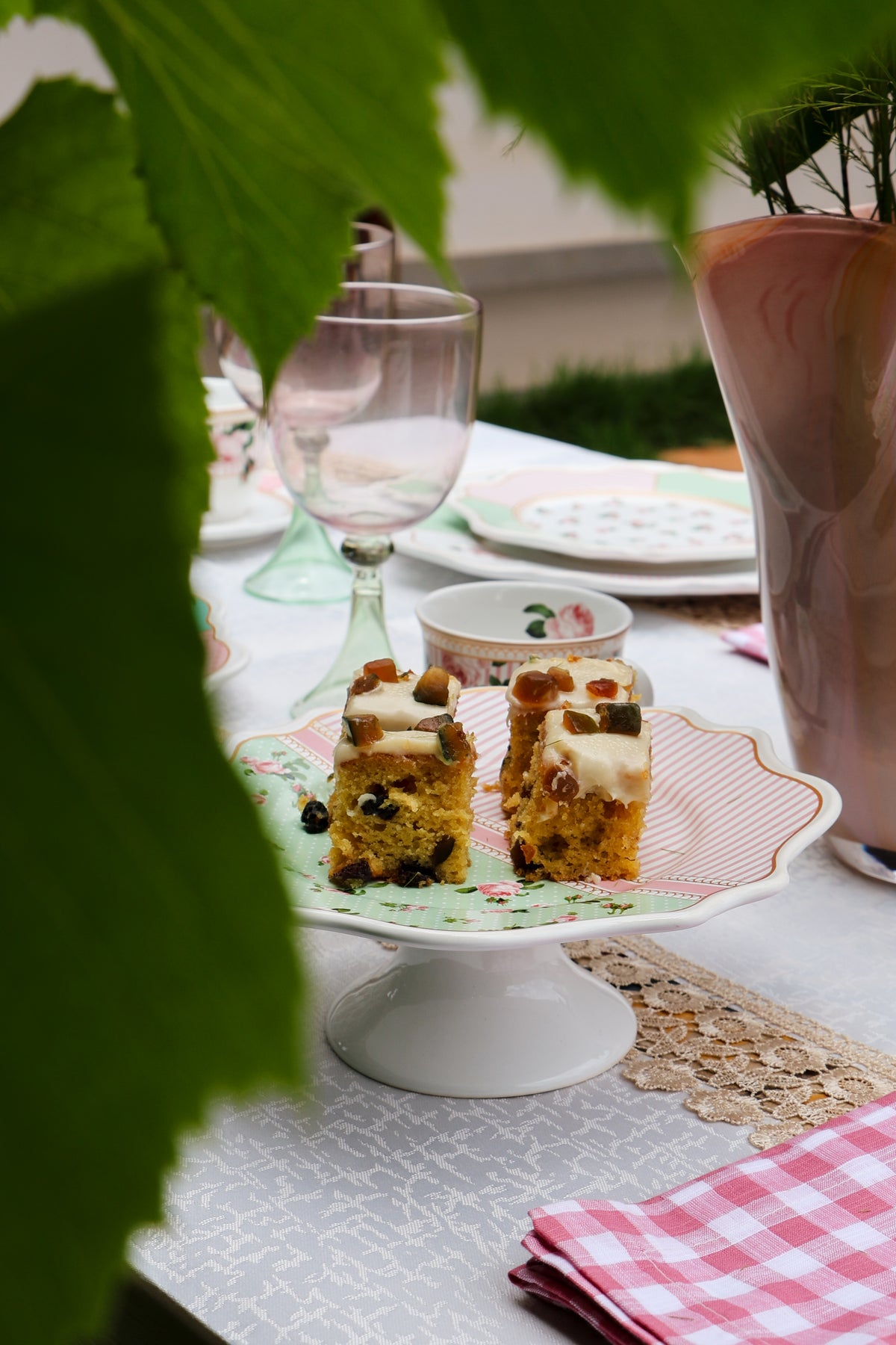 Porta Petit Four com Pé Belle Romance Scalla