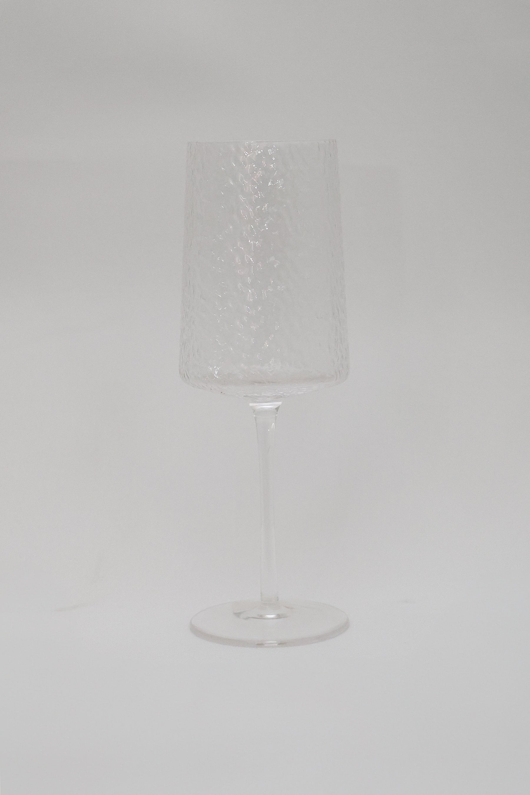 Taça de Cristal Petra p/ Vinho Martelado Lyor