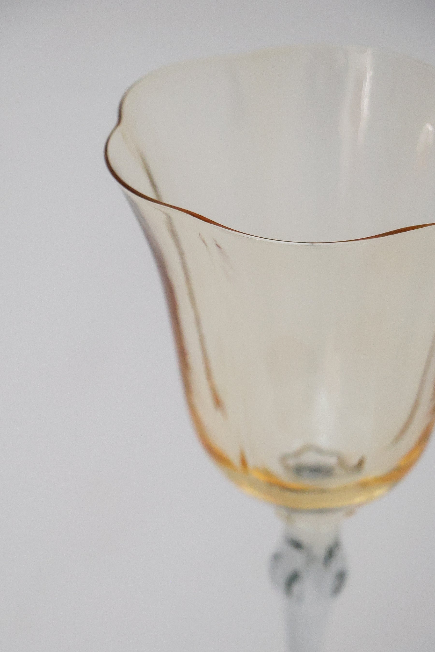 Taça de Vidro p/ Vinho França 300ml - Ambar e Cinza