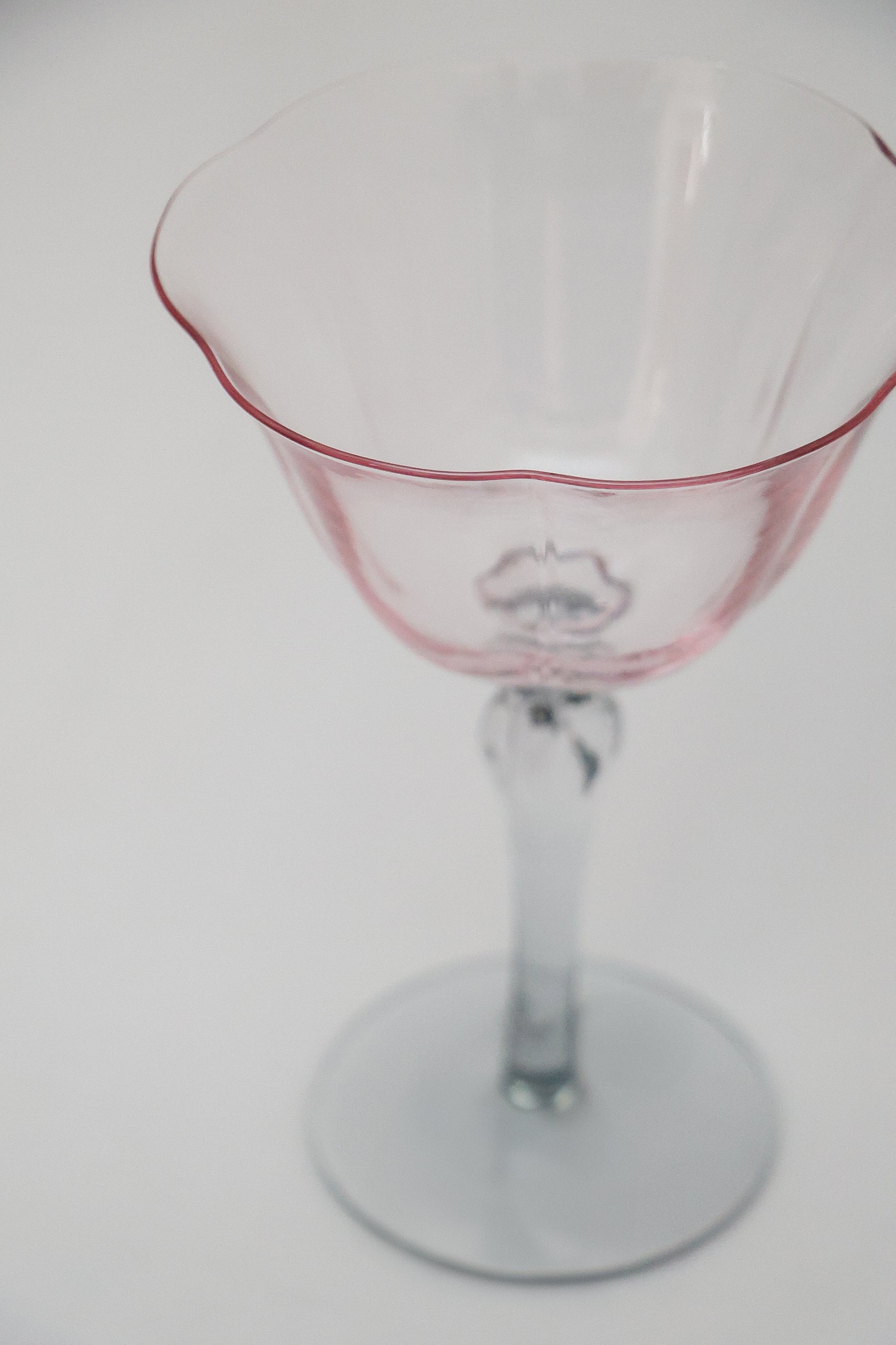 Taça de Vidro Coupe Califórnia 180ml - Rosa e Cinza