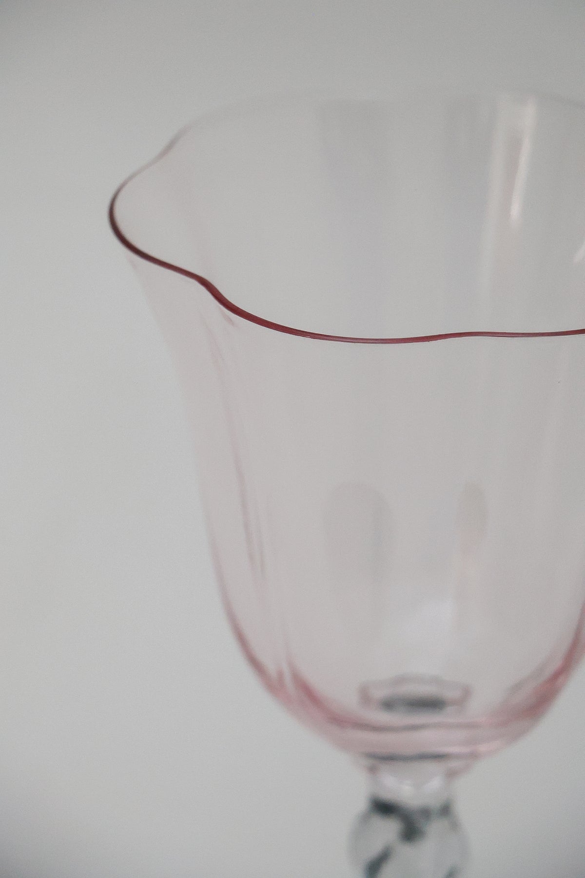 Taça de Vidro p/ Vinho Colorado 300ml - Rosa e Cinza