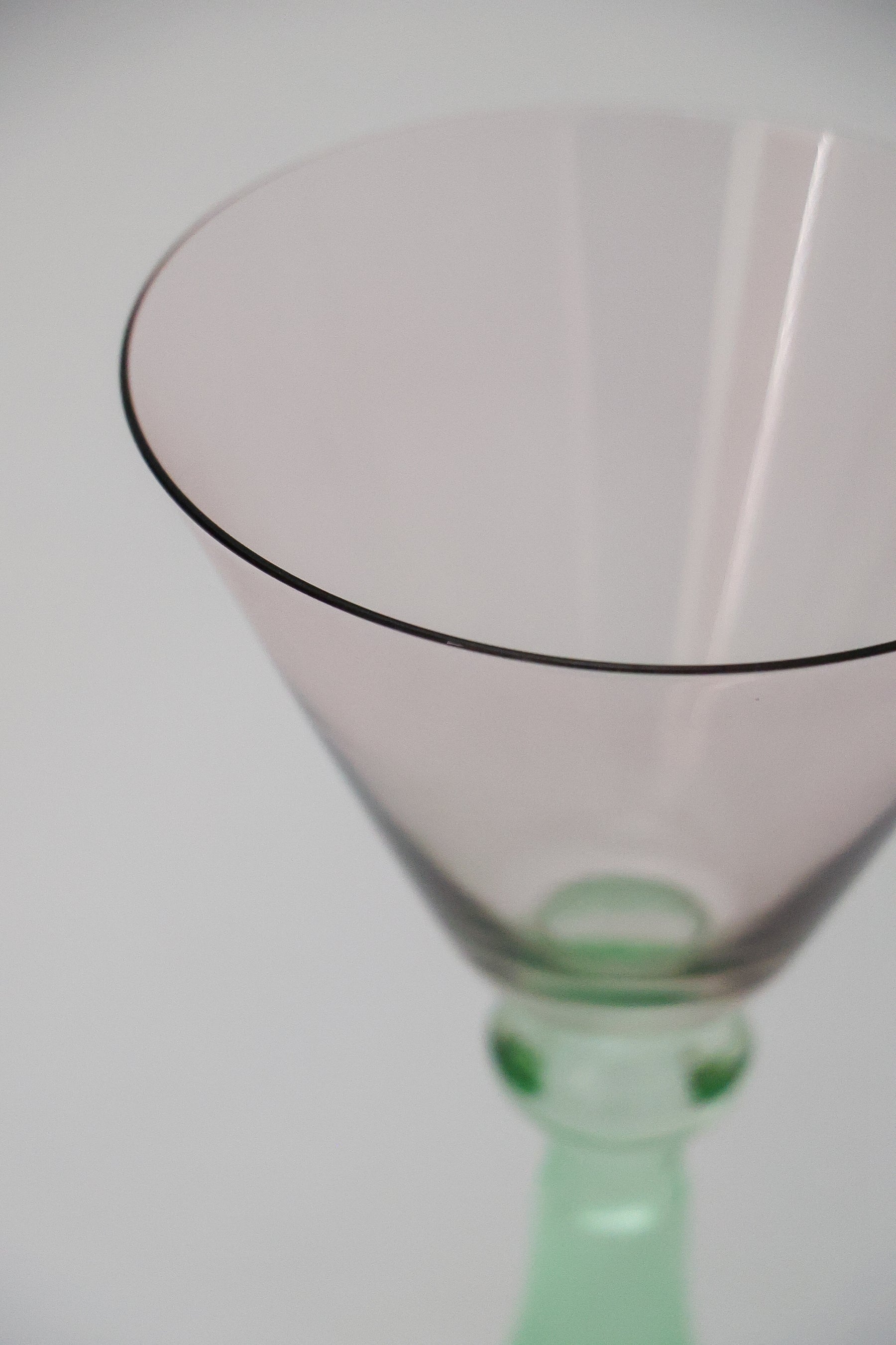 Taça de Vidro Coupe Peru 150ml - Rosa e Verde