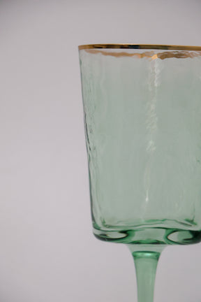 Taça de Vidro P/ Vinho Amazônia Ouro 330ml