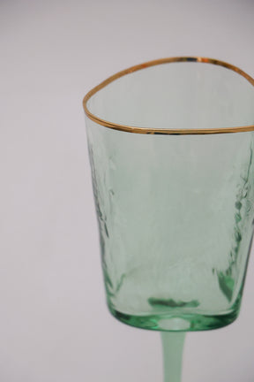 Taça de Vidro P/ Vinho Amazônia Ouro 330ml