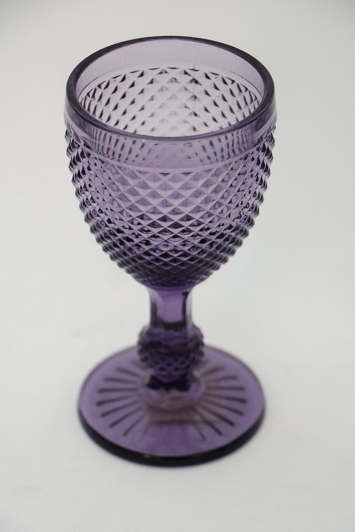 Taça de Vidro Bico de Jaca Roxa