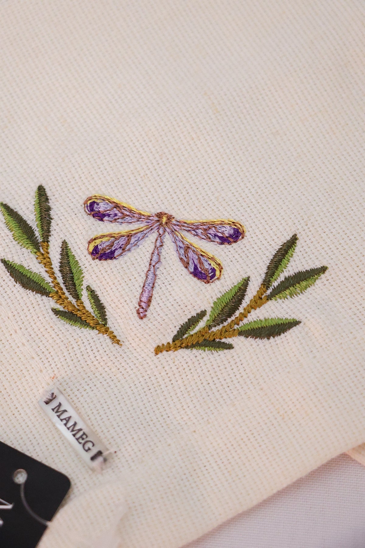 Guardanapo Linhão Off White Bordado Libélula Mameg
