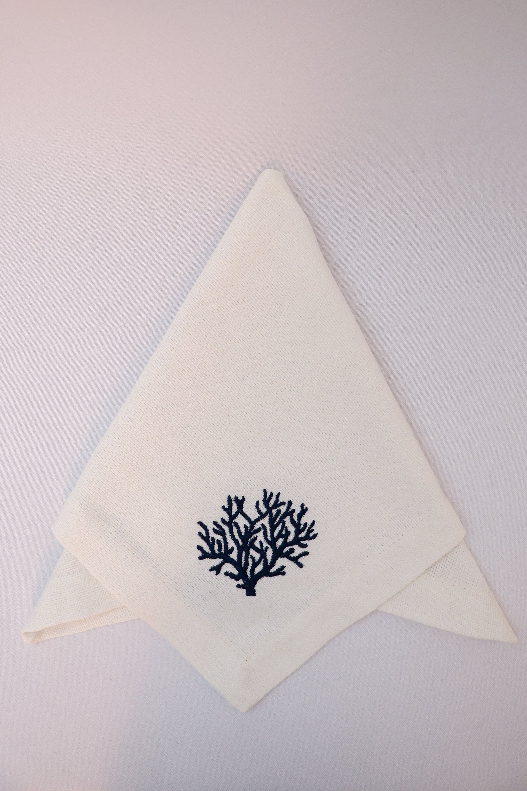 Guardanapo Linhão Off Bordado Coral Gardênia