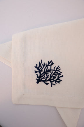 Guardanapo Linhão Off Bordado Coral Gardênia