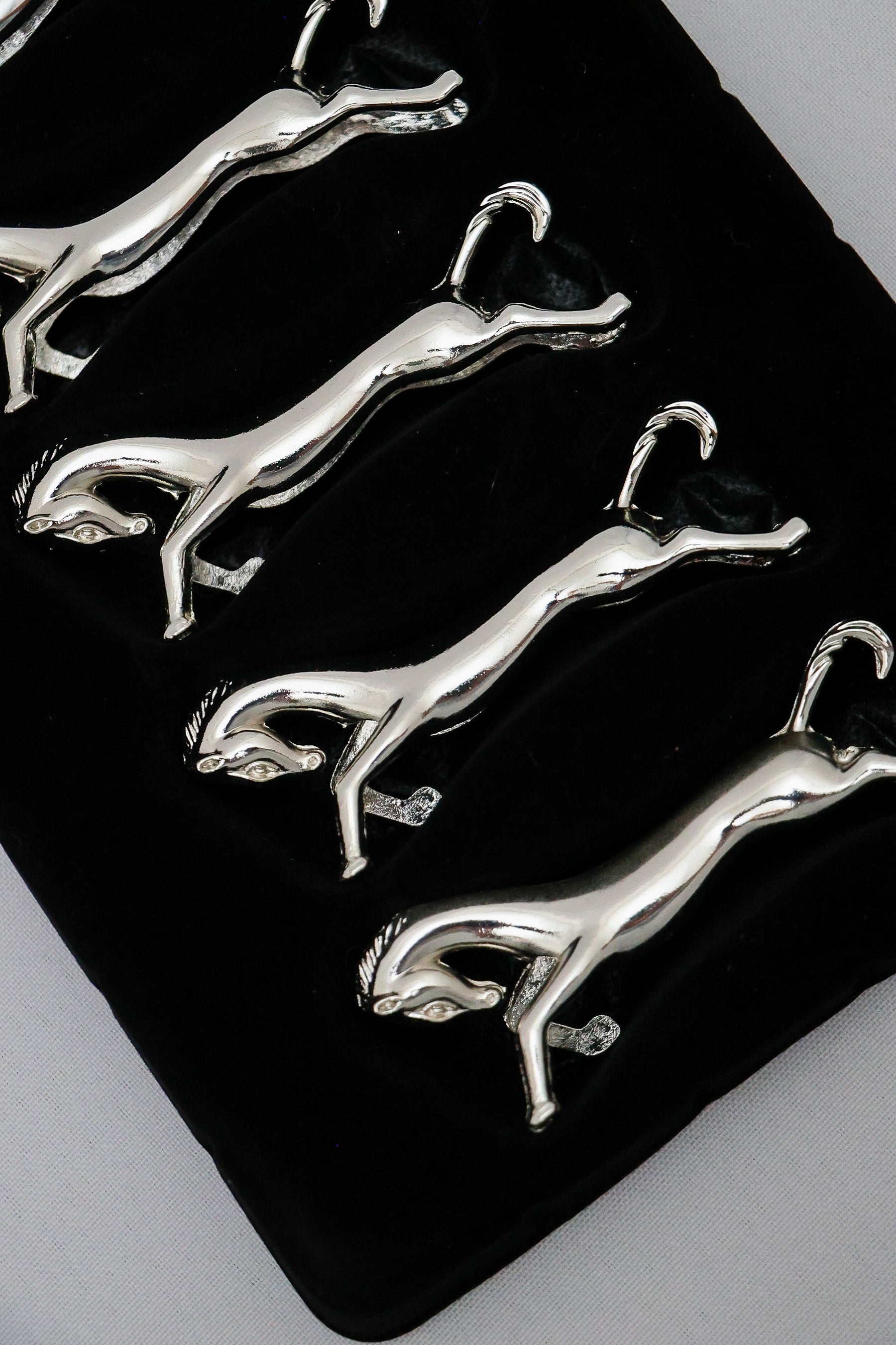 Descanço para Talheres Zamac Cavalo Wolff