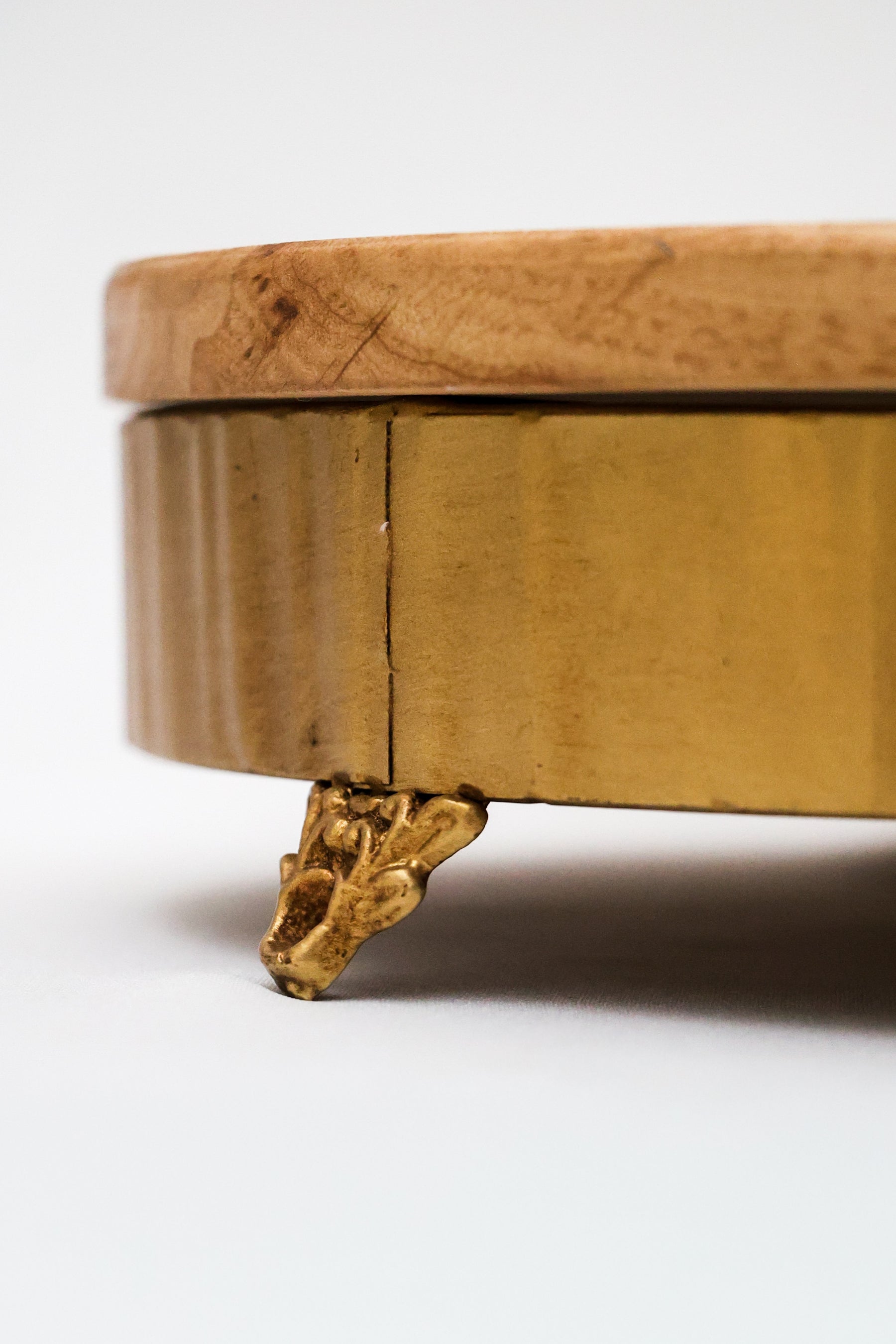 Prato para Bolo em Madeira com Pé Dourado