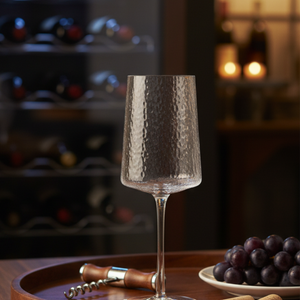 Taça de Cristal Petra p/ Vinho Martelado, Lyor