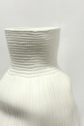 Vaso em Cerâmica M Amassado com Linhas