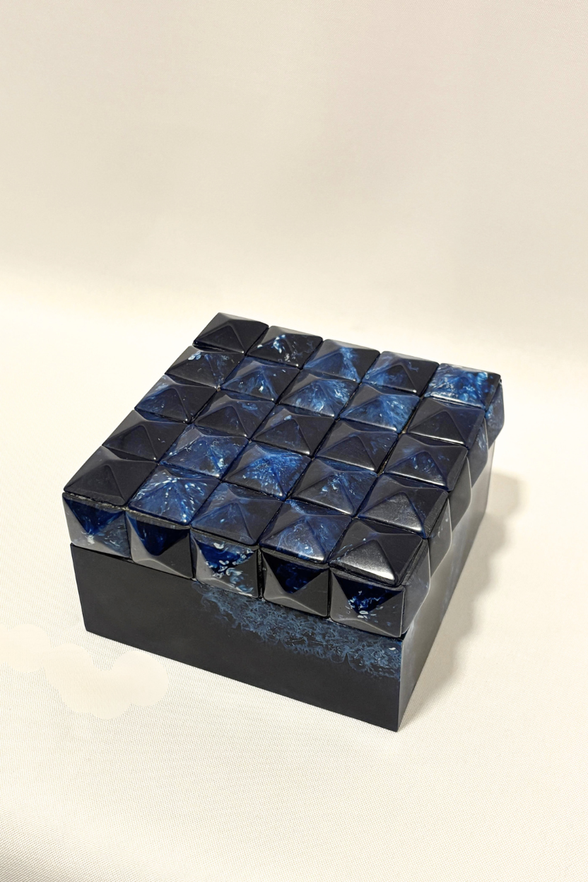 Caixa Organizadora em Madeira Design Pirâmide Marmorizada