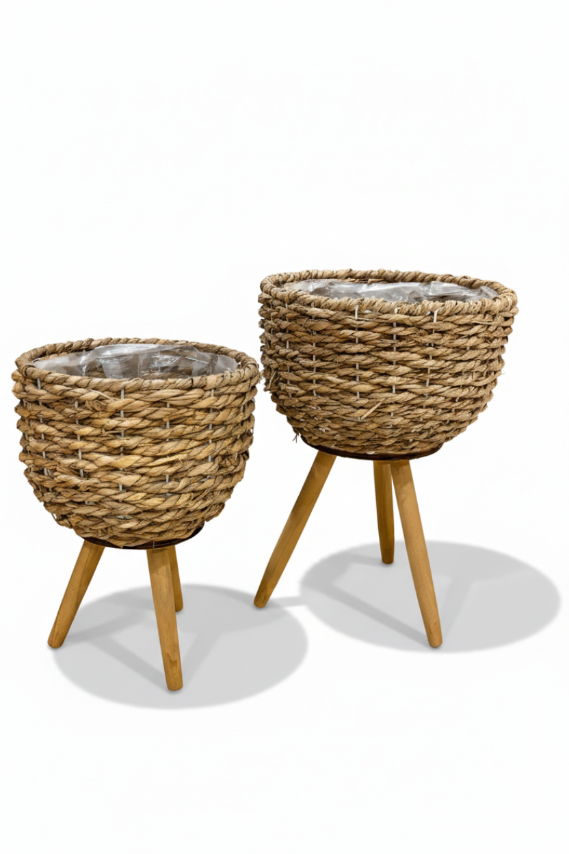 Conjunto de 2 Cestos Cachepots em Palha com Pé