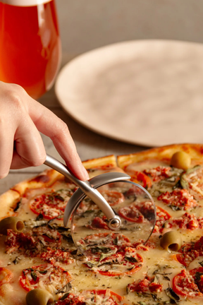 Cortador de Pizza em Liga de Zinco com Cabo Antiderrapante Chef Pro Wolff