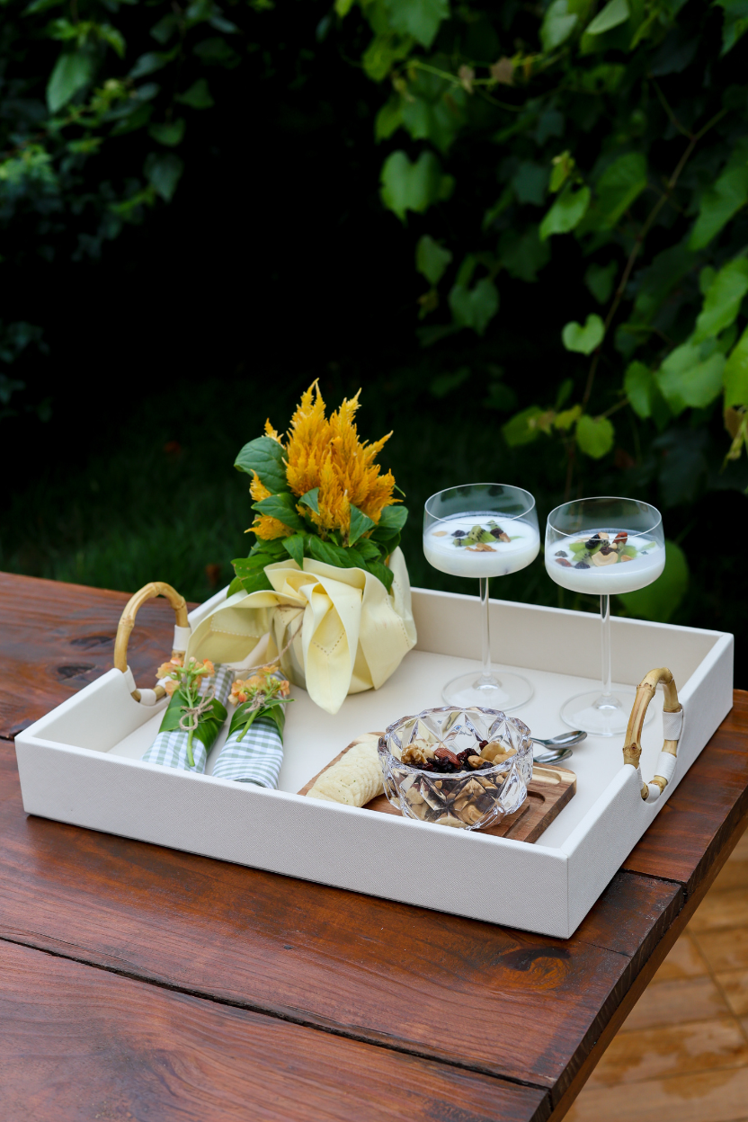 Bandeja em MDF e Courino Off White Mart