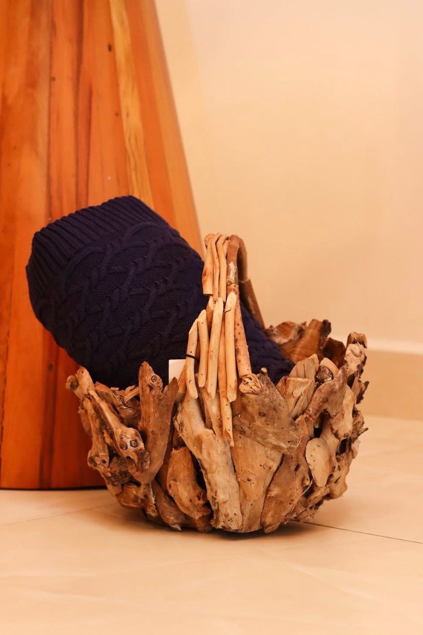 Cesto Fechado em Madeira Rústica